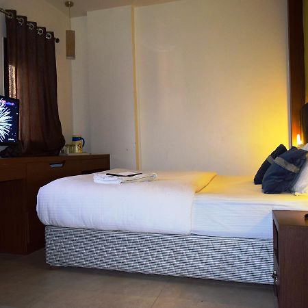Hotel Chandragupta Ujjain Buitenkant foto