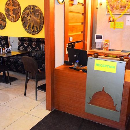 Hotel Chandragupta Ujjain Buitenkant foto