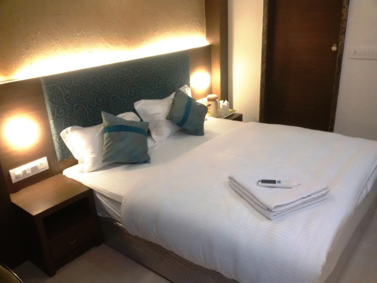 Hotel Chandragupta Ujjain Buitenkant foto