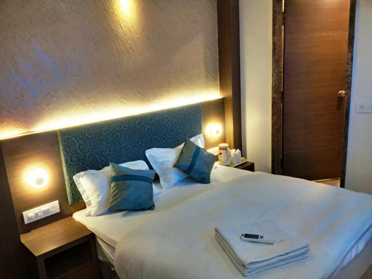 Hotel Chandragupta Ujjain Buitenkant foto