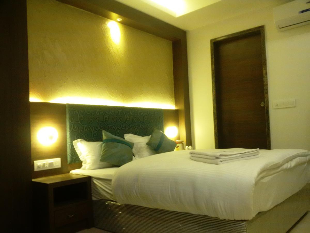 Hotel Chandragupta Ujjain Buitenkant foto