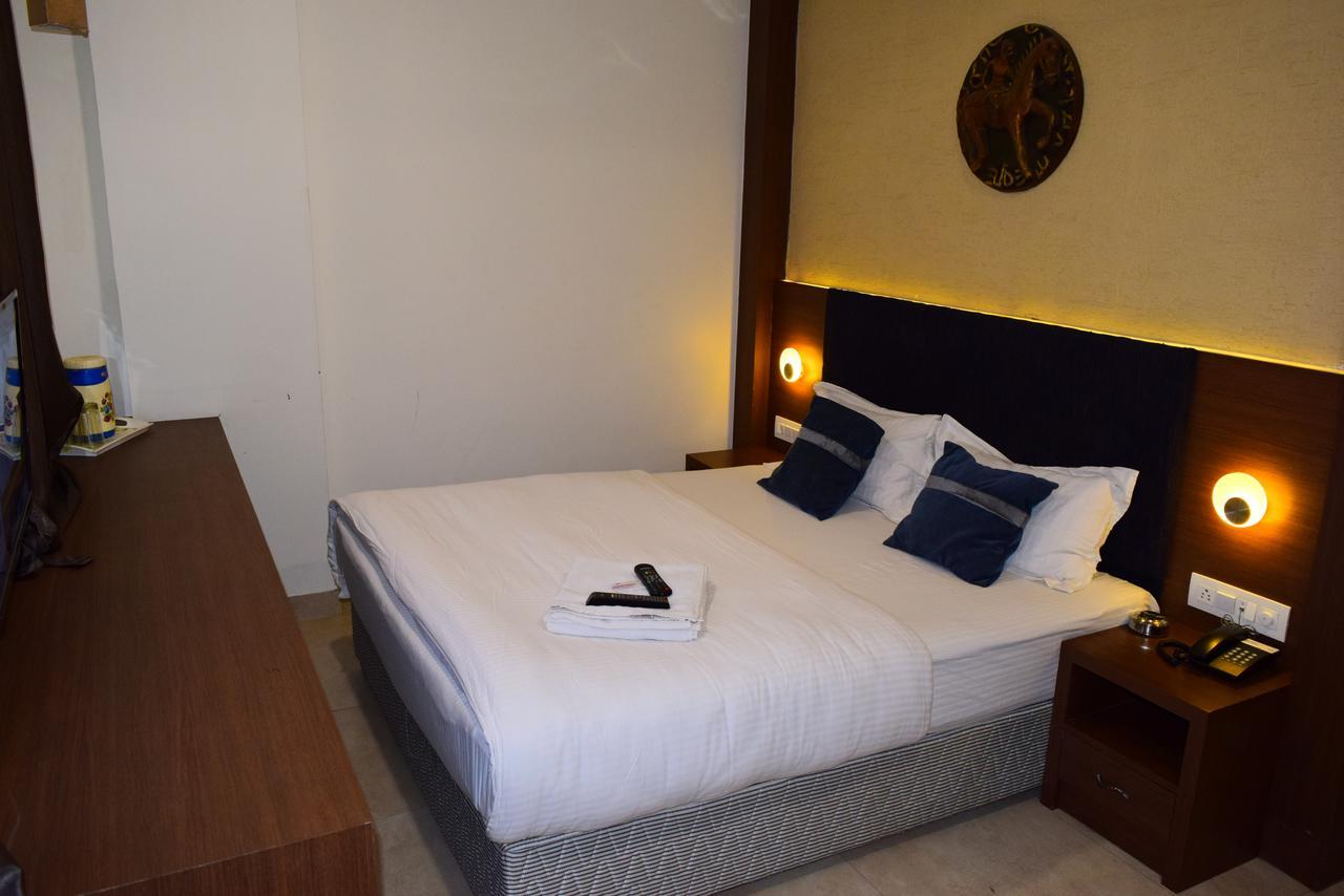 Hotel Chandragupta Ujjain Buitenkant foto