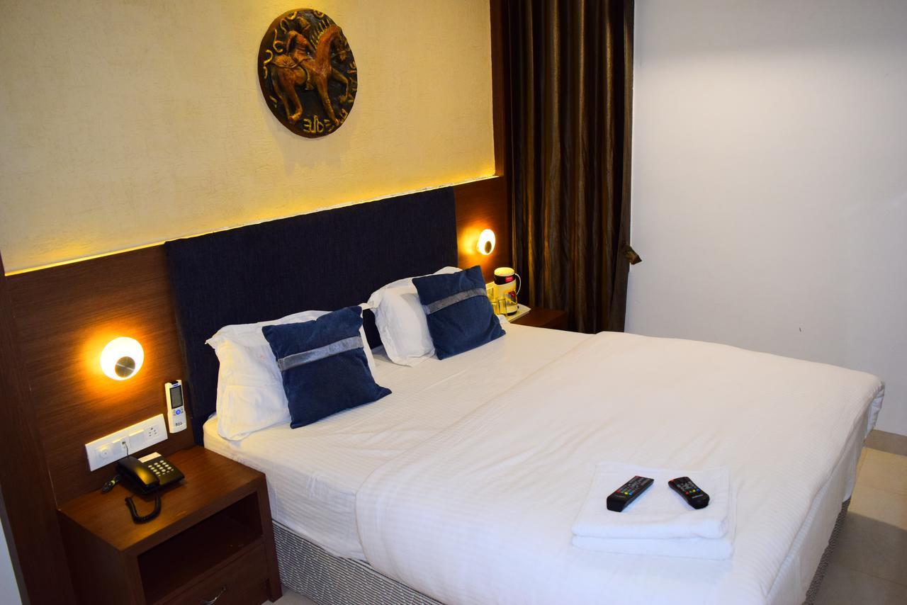 Hotel Chandragupta Ujjain Buitenkant foto