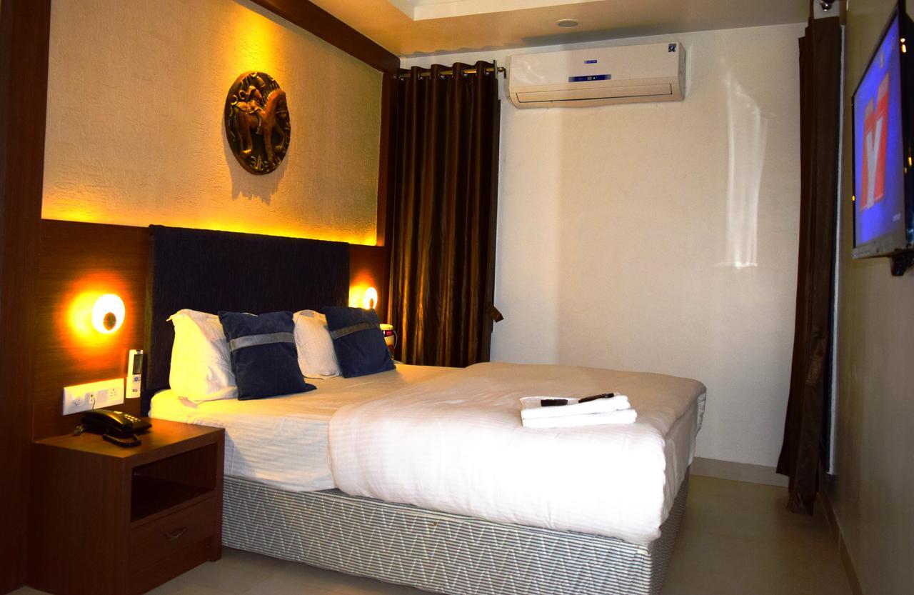 Hotel Chandragupta Ujjain Buitenkant foto