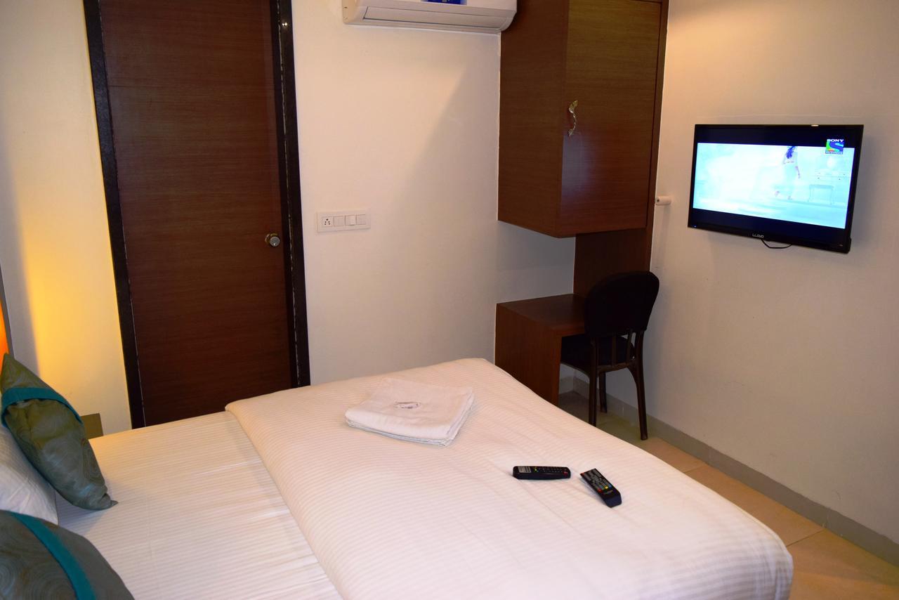 Hotel Chandragupta Ujjain Buitenkant foto