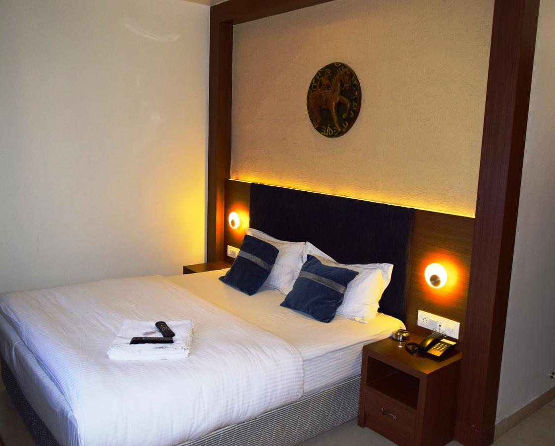 Hotel Chandragupta Ujjain Buitenkant foto