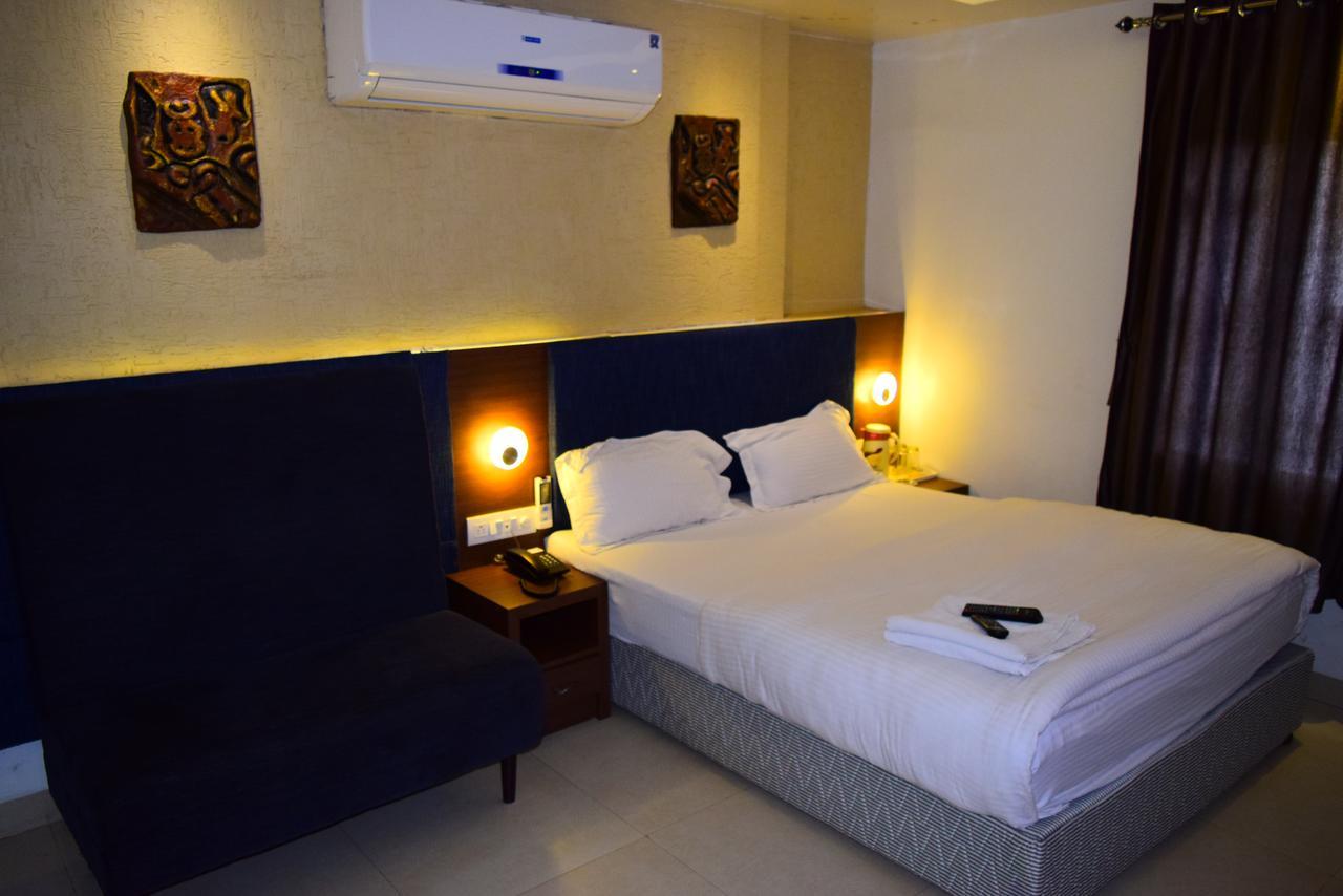 Hotel Chandragupta Ujjain Buitenkant foto