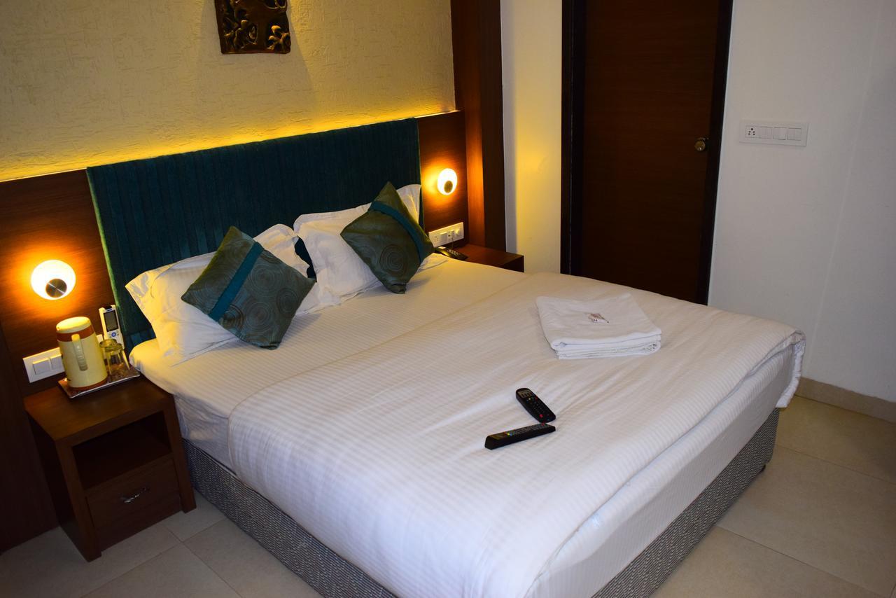 Hotel Chandragupta Ujjain Buitenkant foto