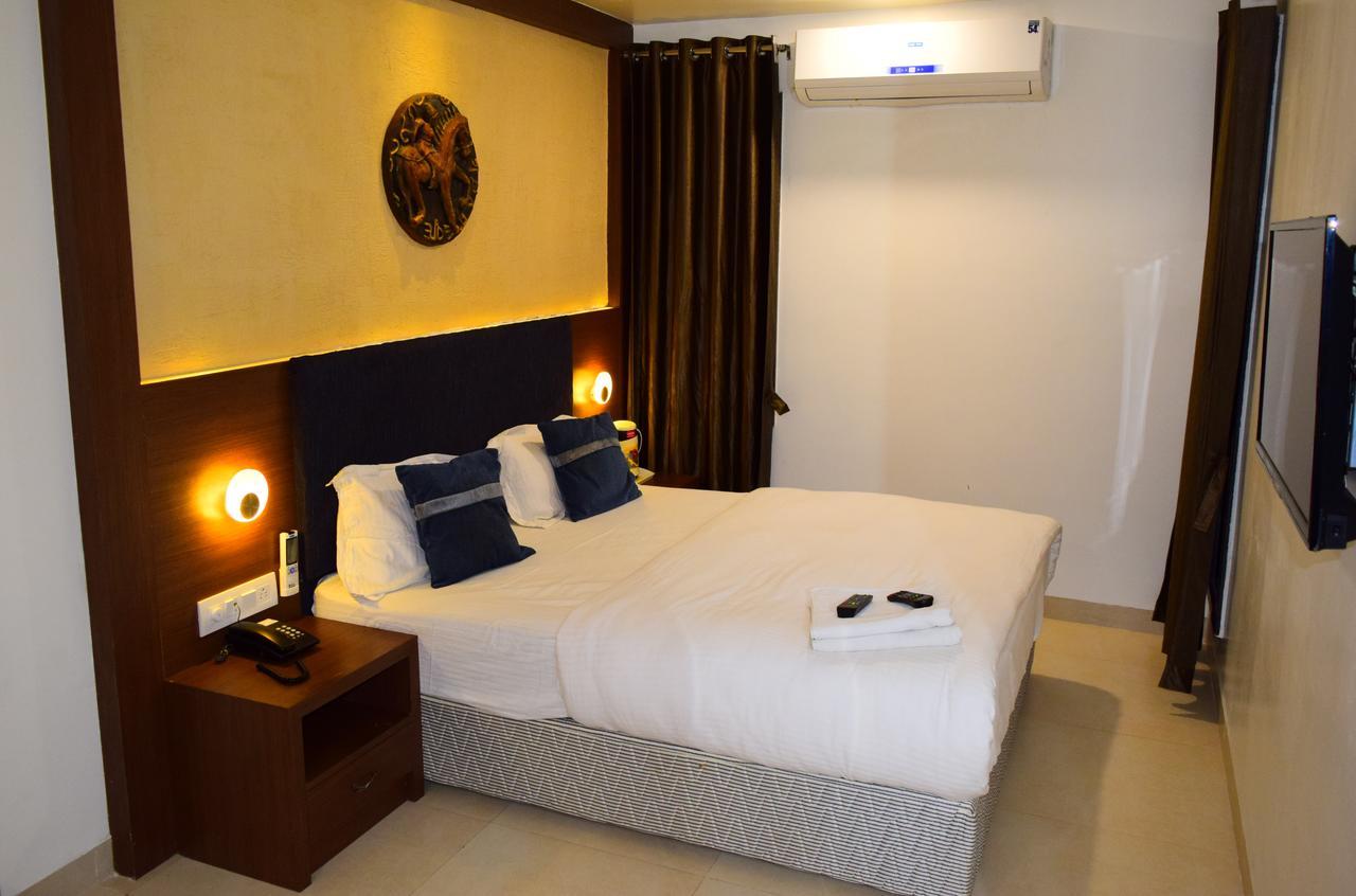 Hotel Chandragupta Ujjain Buitenkant foto