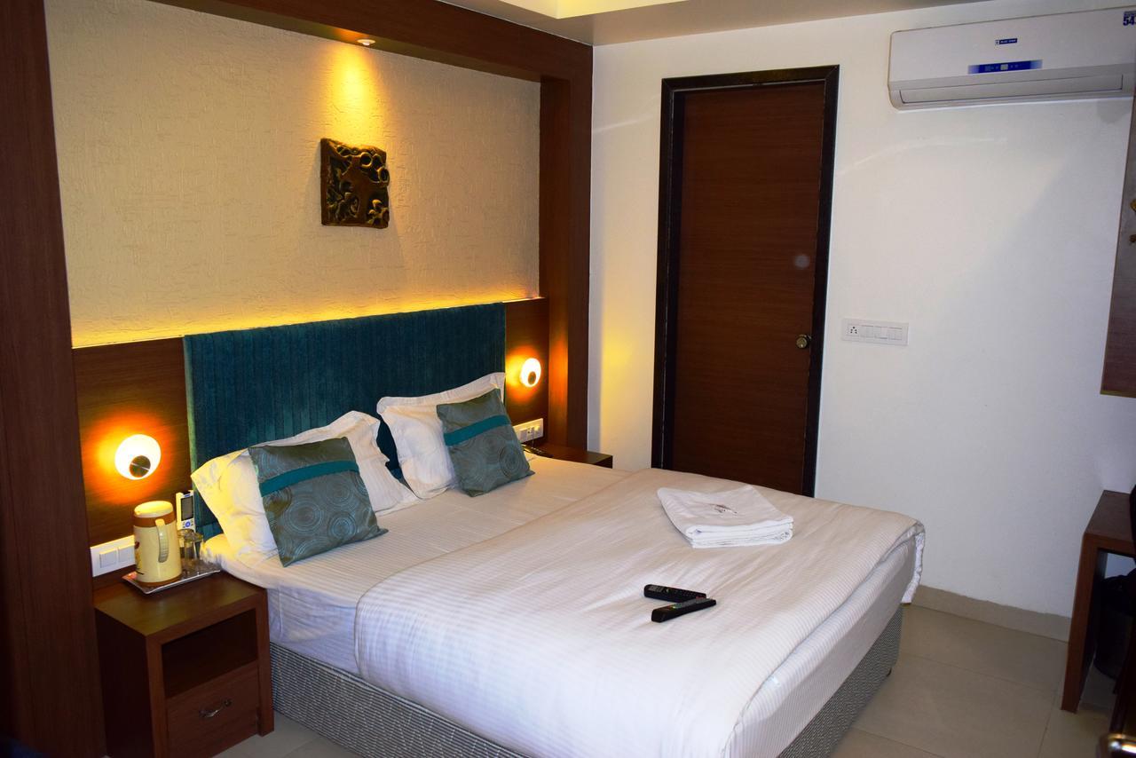 Hotel Chandragupta Ujjain Buitenkant foto