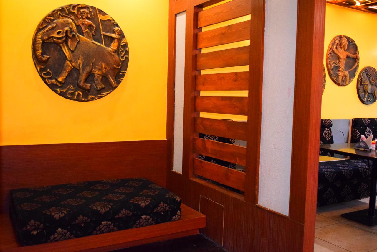 Hotel Chandragupta Ujjain Buitenkant foto